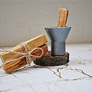 1 Adet Peru Sertifikalı 10 Gr Palo Santo Tütsü ve Silver Beton Döküm Konik Tütsülük