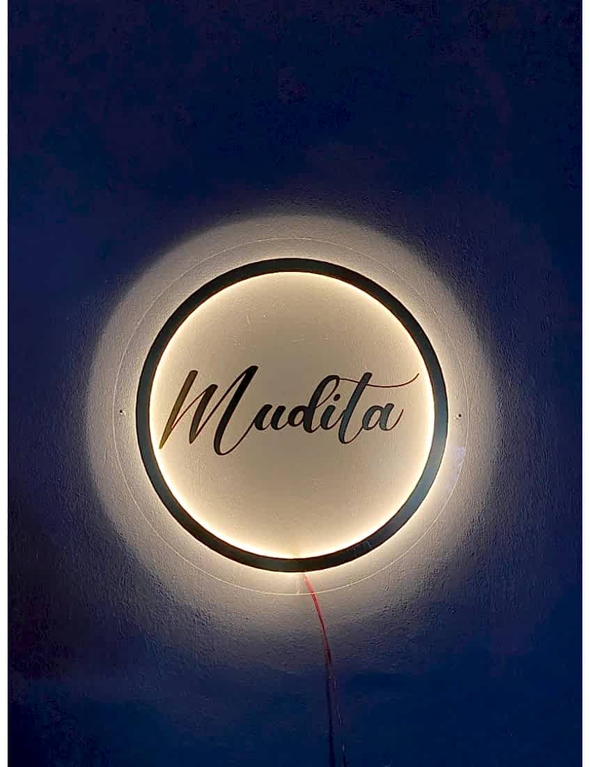 kişiye özel neon led tabela gold pleksi 50 cm, özel tasarım led ışıklı tabela