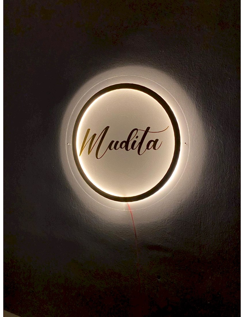 kişiye özel neon led tabela gold pleksi 50 cm, özel tasarım led ışıklı tabela