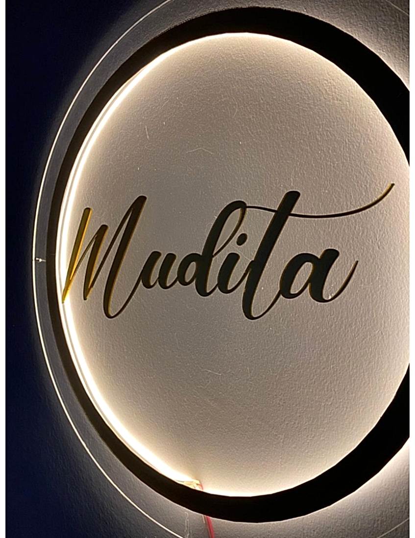 kişiye özel neon led tabela gold pleksi 50 cm, özel tasarım led ışıklı tabela